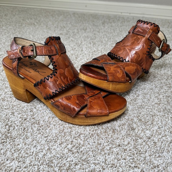 Patricia Nash Italian Leather Floral Embossed Size Wood Block Heel Sandals - Picture 2 of 16